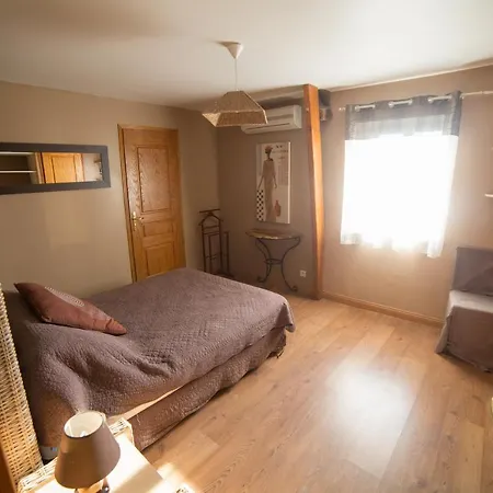 Chambres D'hotes De La Noyeraie Frühstückspension *